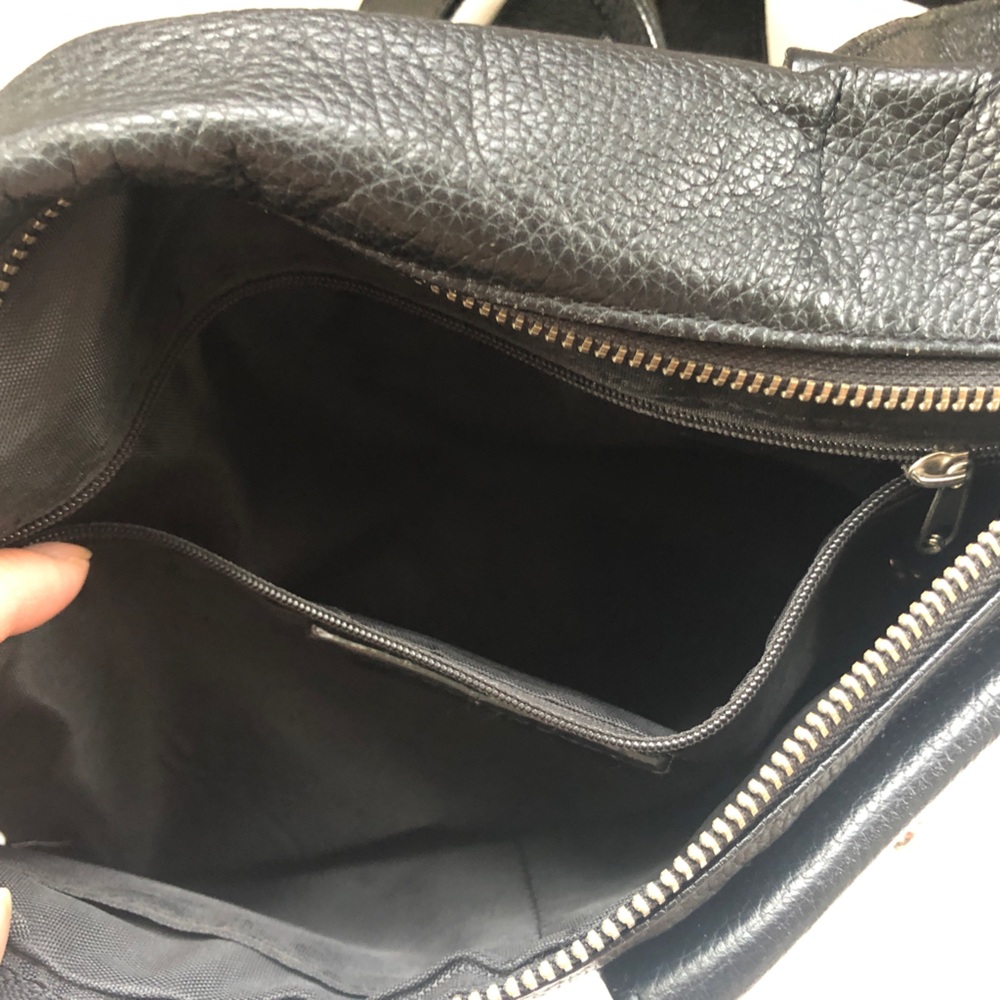 2/$40 - Danier convertible shoulder/cross body bag - Picture 10 of 12